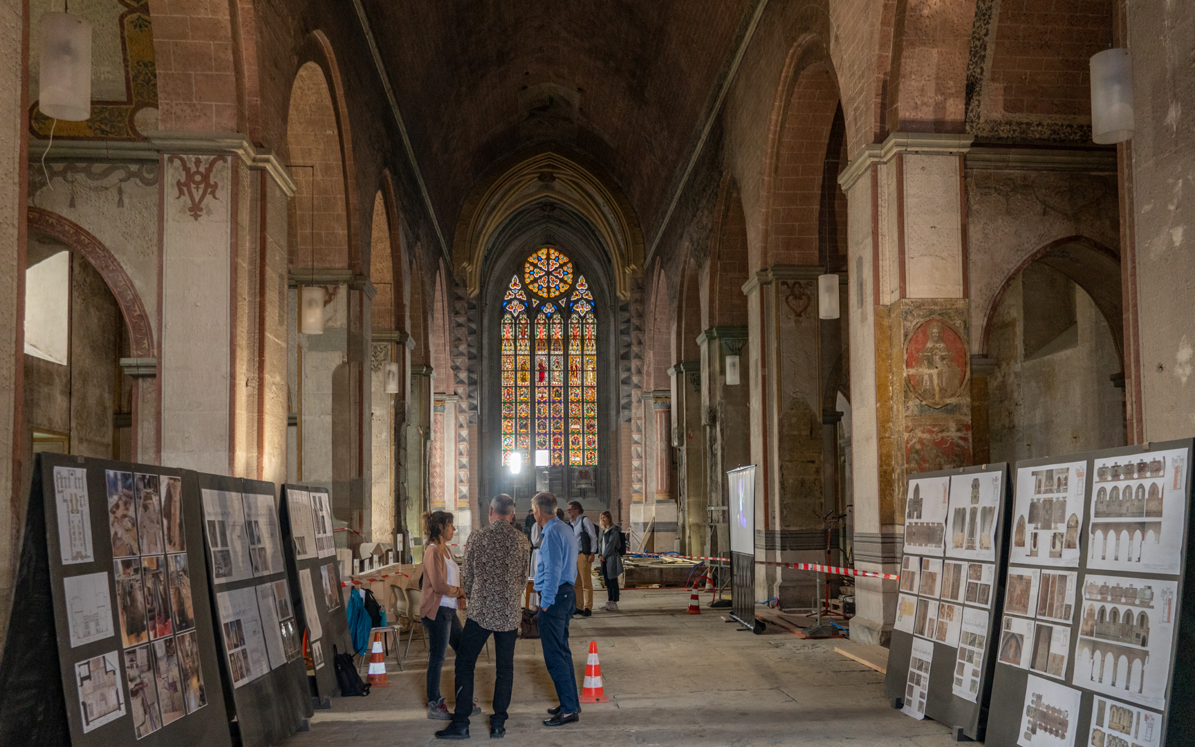 A mi-parcours de sa restauration, l'église d'Hauterive offre déjà une autre image  | © Maurice Page