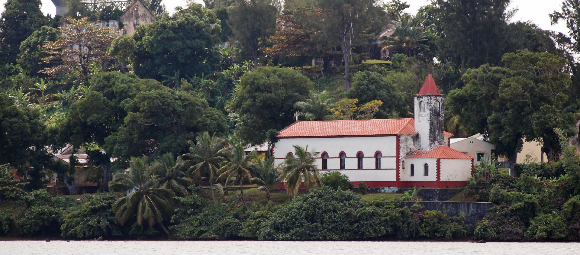 L'église d'Ambodifotatra a toujours accueilli les fidèles depuis sa construction, en 1847 | © Lemurbaby/Wikimedia commons/