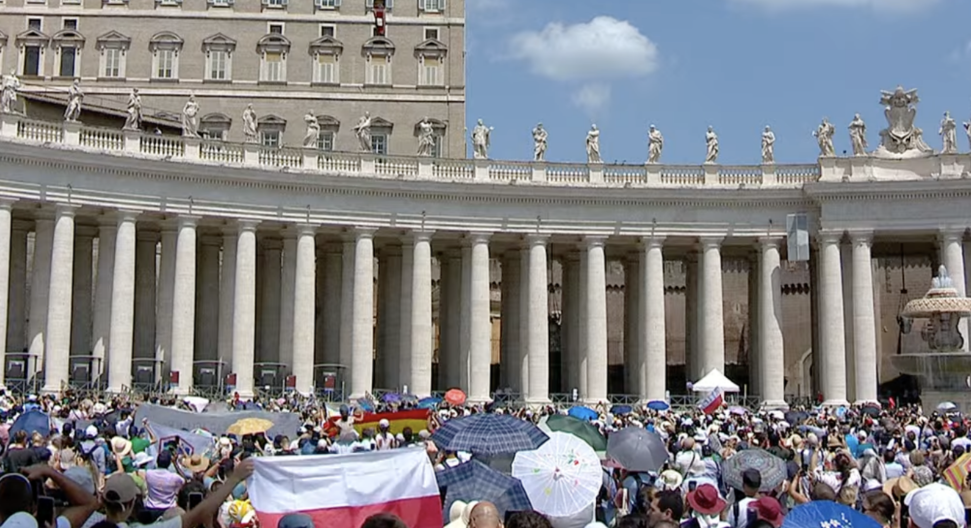 La foule sur la Place St-Pierre lors de l'Angélus du 23 juillet 2023 | © capture d'écran/Vatican Media