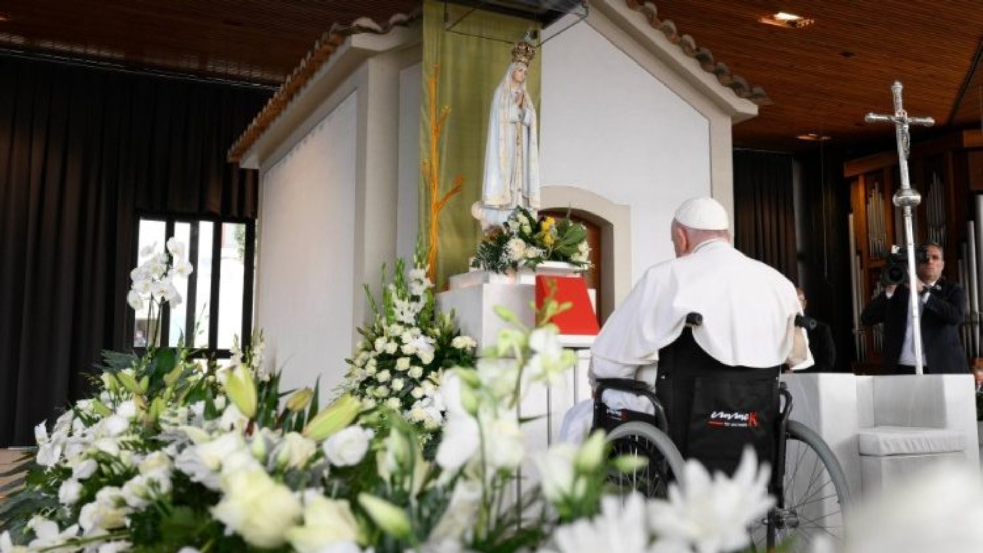 Le pape François a prié en silence pour la paix à Fatima | © Vatican Media
