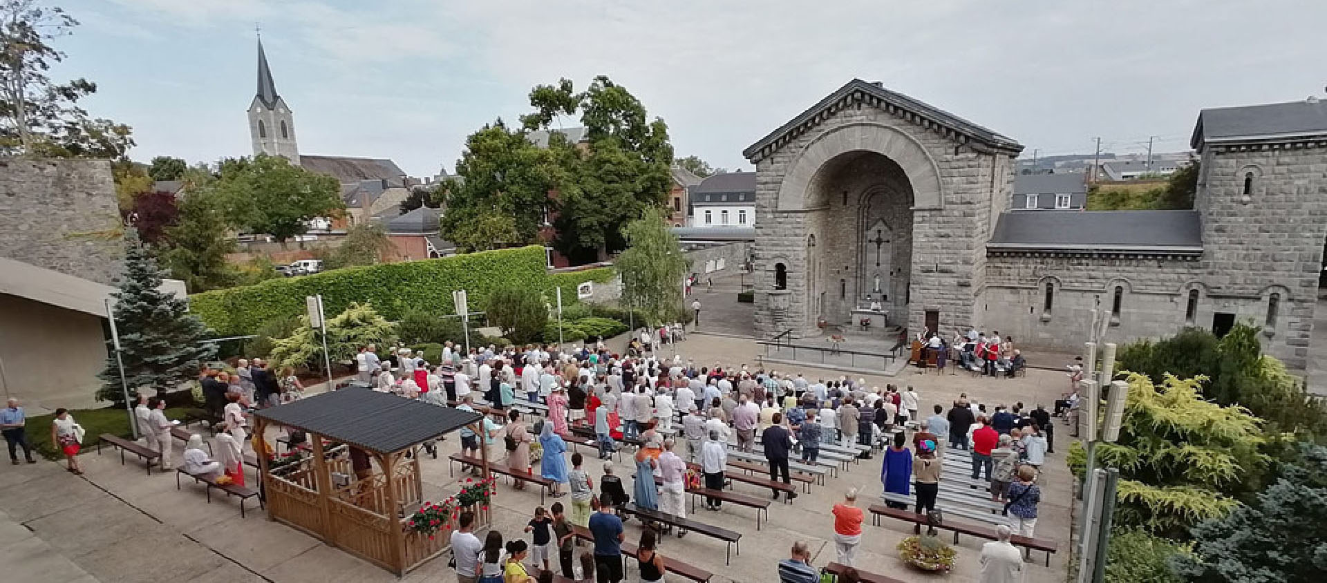 Le sanctuaire Notre-Dame de Bauraing, en Belgique a retrouvé une belle fréquntation | © sanctuairedebauraing.be