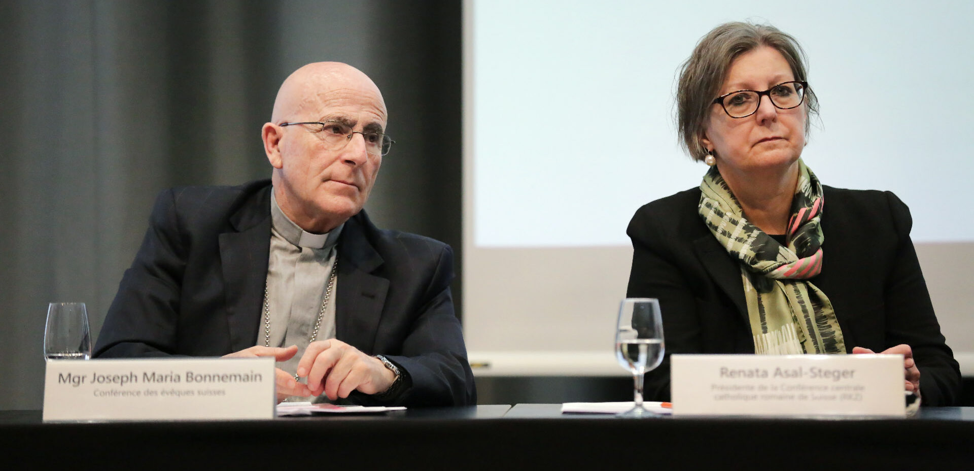 Mgr Joseph Bonnemain, évêque de Coire, et Renata Asal-Steger, présidente de la RKZ | © Bernard Hallet