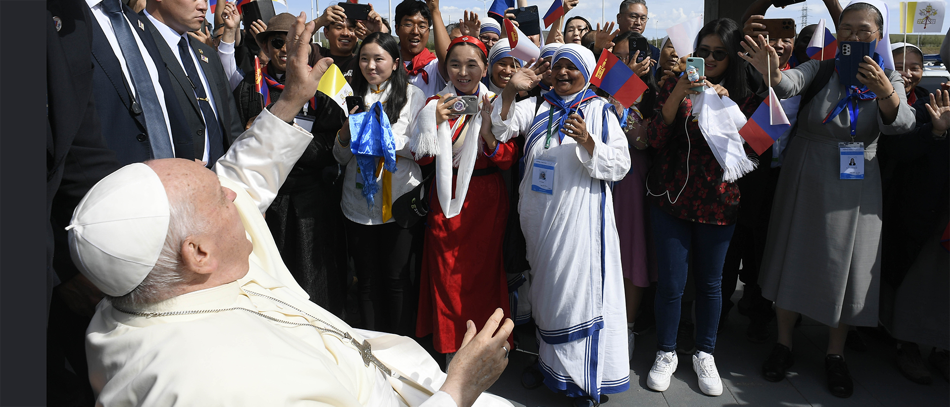 Le pape accueilli à l'aéroport d'Oulan-Bator en Mongolie | © Vatican Media