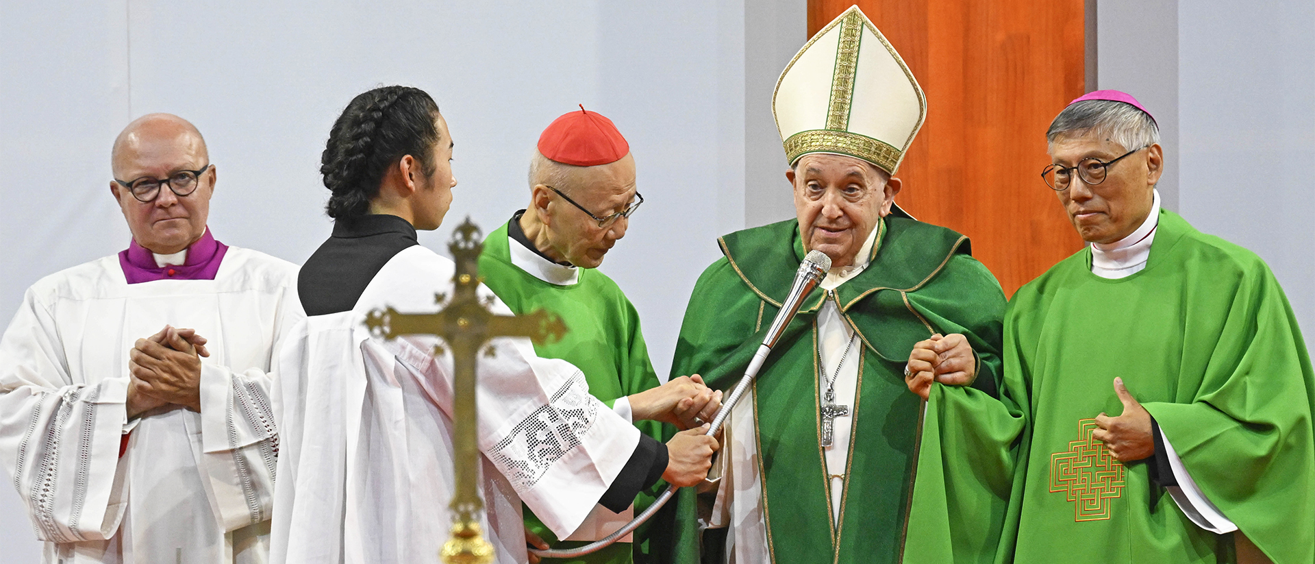 Mongolie: le pape a fait venir auprès de lui l’évêque de Hong Kong, Mgr Chow (à dr.), ainsi que l’évêque émérite, le cardinal John Tong-Hon | © Vatican Media