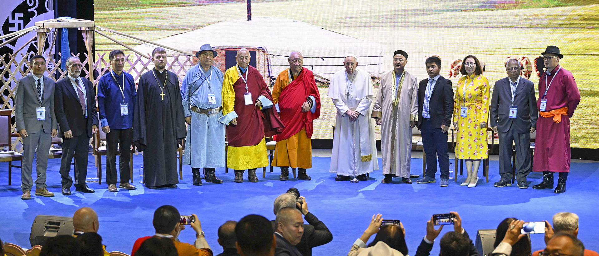 Le pape a pu échanger avec les représentants de onze religions présentes en Mongolie | © Vatican Media