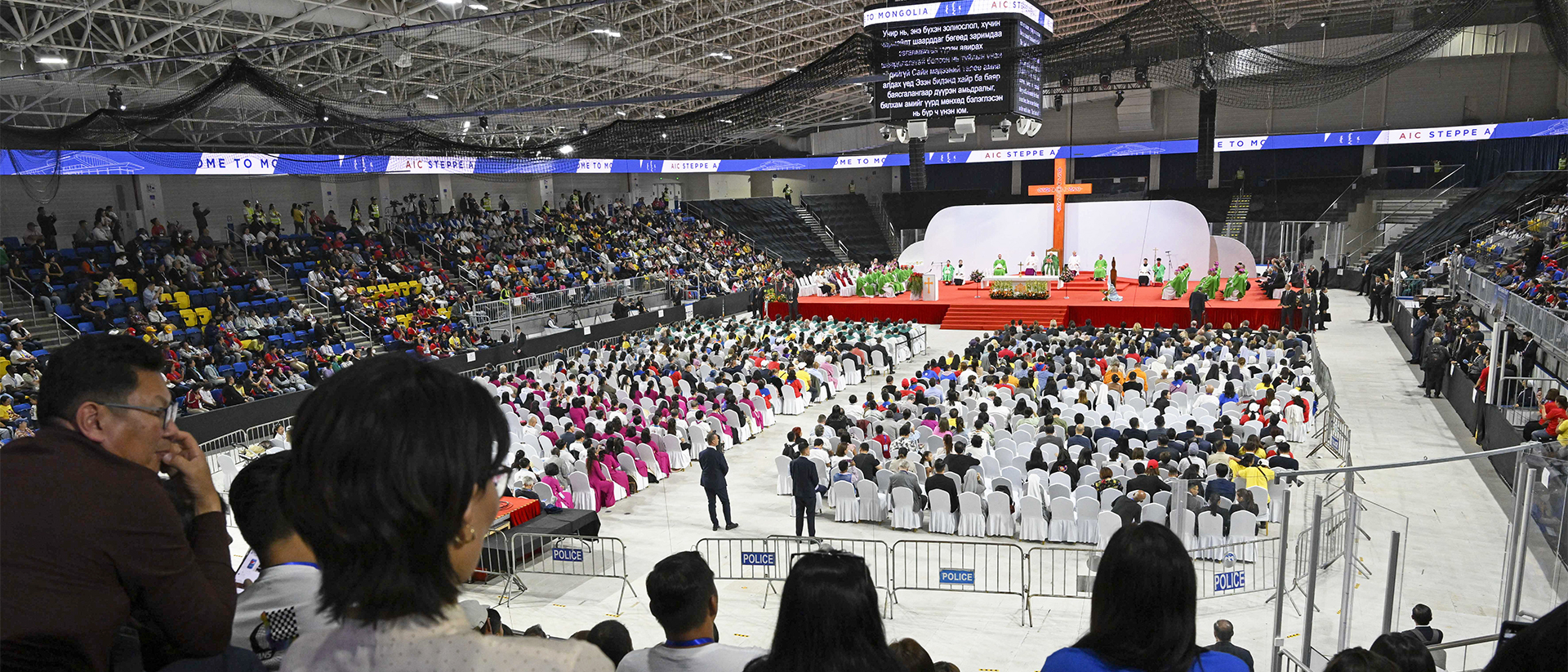 Le pape a célébré la messe à la Steppe Arena d’Oulan-Bator, en Mongolie, le 3 septembre 2023, en présence de 2’500 personnes | © Vatican Media