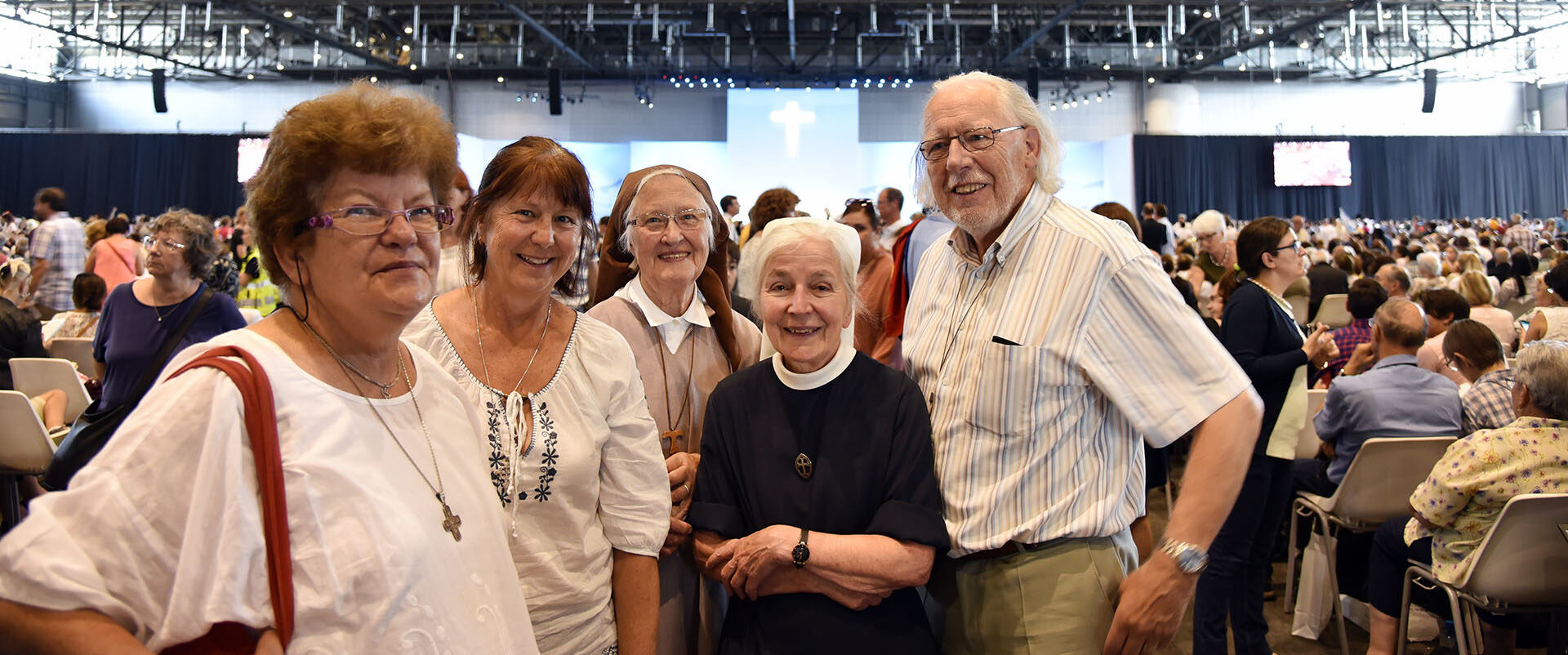 Le synode sur la synodalité tendra-t-il une main fraternelle aux autres Eglises? | photo: la Fraternité oecuménique de Romainmôtier lors de la messe du pape à Genève (2018) © Raphaël Zbinden