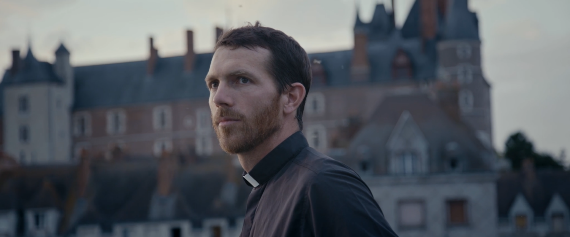 Le Père Paul témoigne dans le film "Sacerdoce" de Damien Boyer | © Saje Production