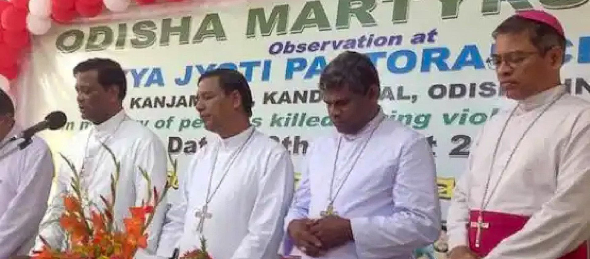 Des évêques indiens rendent hommage aux martyrs de Kandhamal, en 2016 dans l’État d’Odisha, à l’occasion d’une «journée des martyrs» célébrée le 30 août | © Santosh Digal/Ucanews