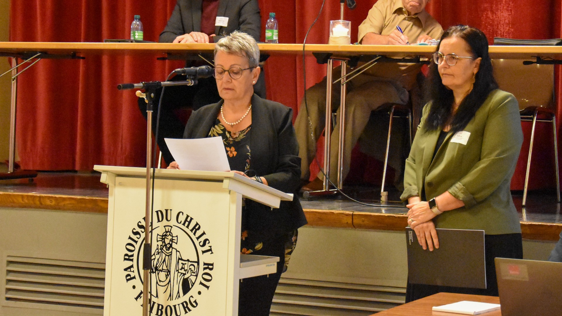 Marianne Pohl-Henzen et Céline Ruffieux lors de l’assemblée de la Corporation ecclésiastique cantonale (CEC) à Fribourg le 30 septembre 2023  | CEC