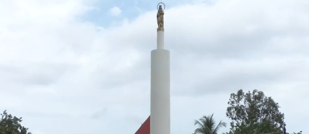 La tour de la paroisse st-Jean de Cocody d'une hauteur de 24 mètres est surmontée d'une statue de la Vierge Marie | capture d'écran RTI 1