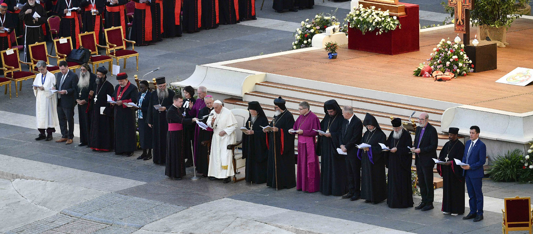 Le pape était entouré des chefs des diverses confessions chrétiennes | © Vatican media