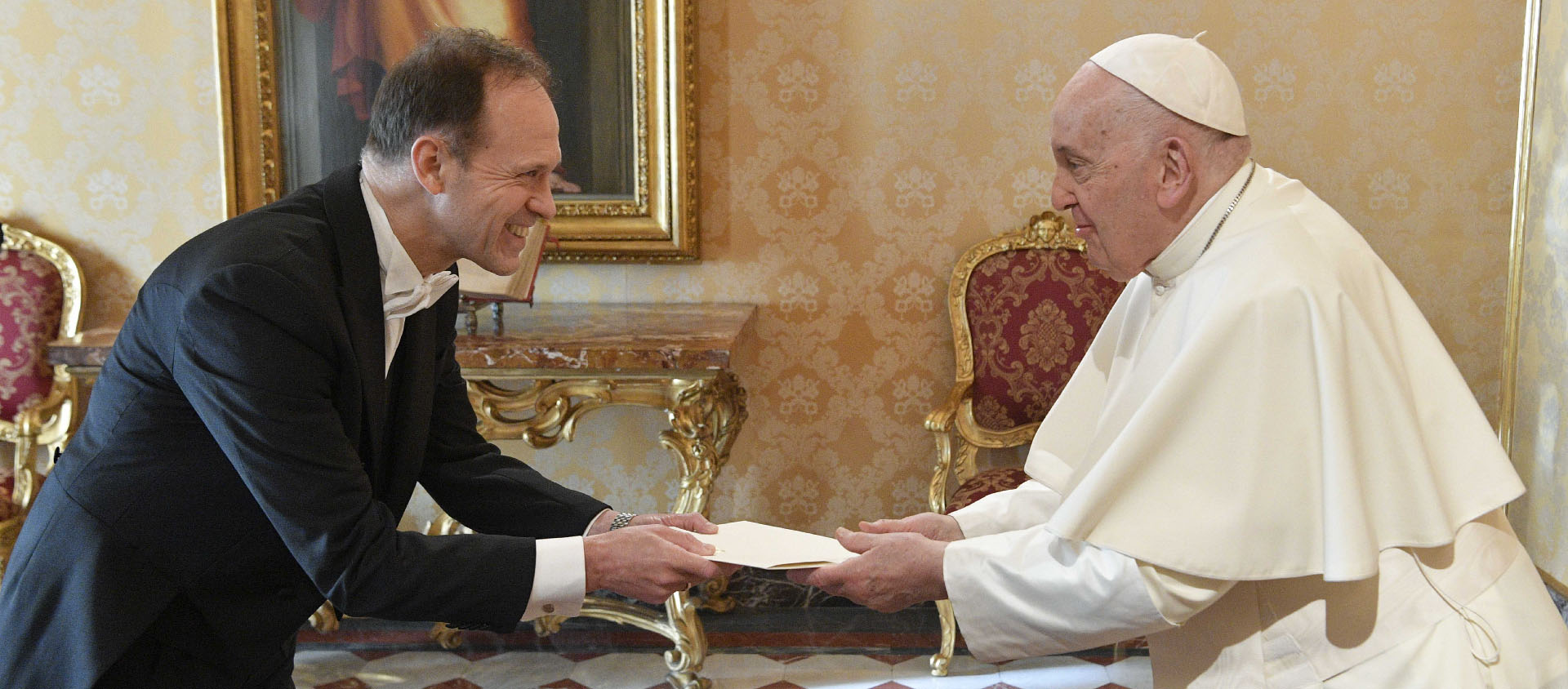 Kostadin Tashev Kodzhabashev, 61 ans, travaille au sein de la diplomatie bulgare depuis 1989 | © Vatican Media