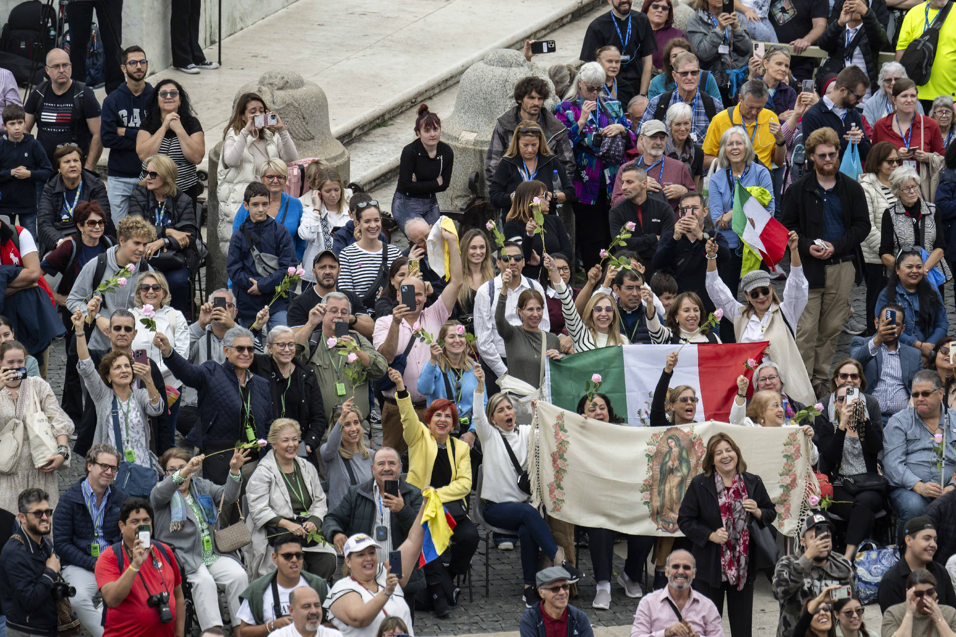 Quelque milliers de personnes étaient présentes sue la place Saint-Pierre pour écouter le pape | © Vatican Media