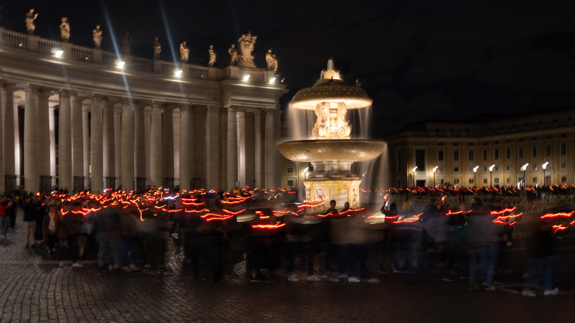 Procession du Rosaire sur la place Saint-Pierre de Rome | ©  Maurice Page
