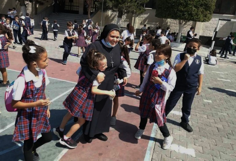 Sœur Nabila à l’école catholique des Sœurs du Saint Rosaire avant la guerre  | © ACN 