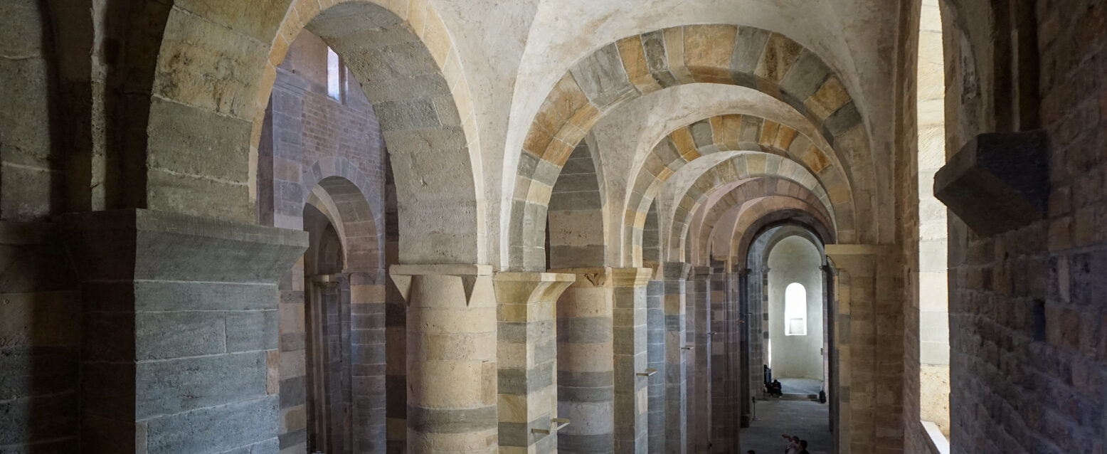 L'intérieur de l'abbatiale de Payerne, l'un des joyaux architecturaux du réseau clunisien | © Maurice Page