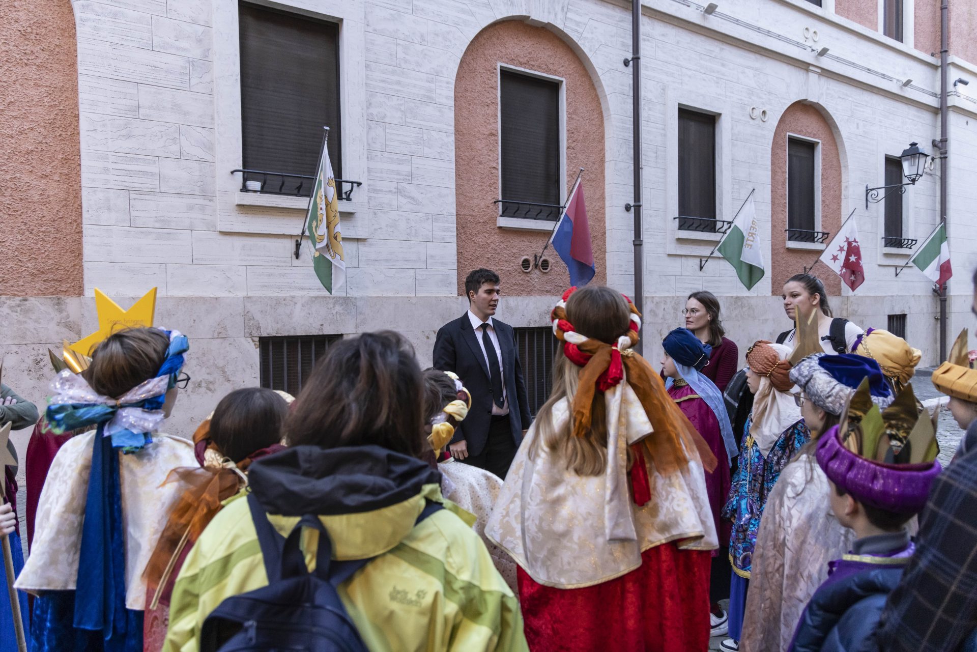  Chanteurs à l'étoile reçus par la Garde Suisse à Rome | © Missio, Christian Gennari