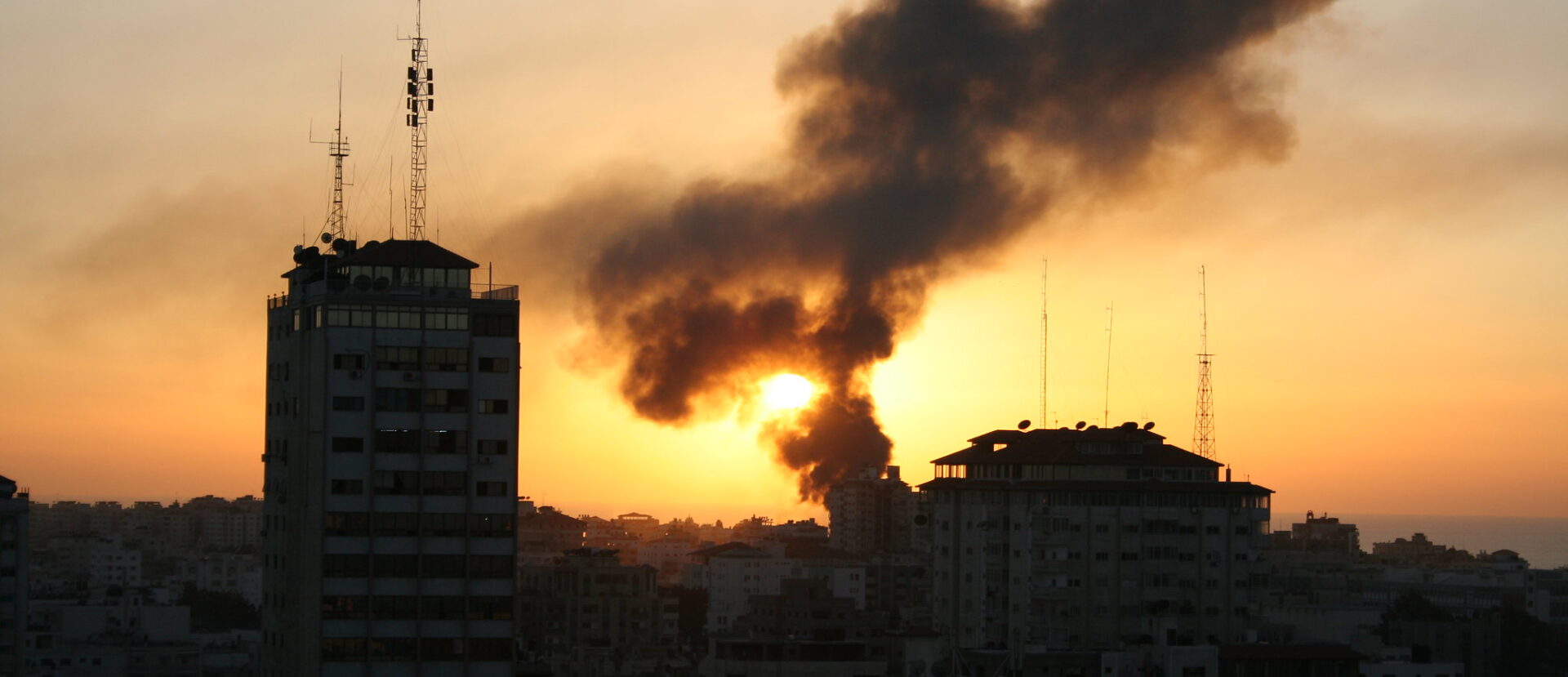 En 2023, Gaza a à nouveau subi la guerre | photo: bombardement israélien sur Gaza en 2009 © al-jazeera English/Flickr/CC BY-SA 2.0