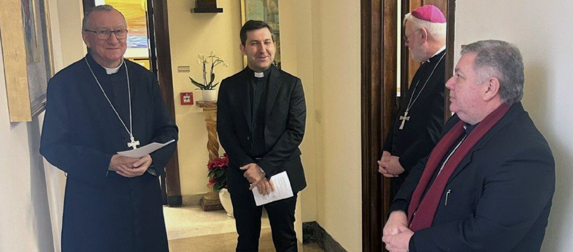 Vincenzo Turturro, au centre entre Mgrs Pietro Parolin et P. Richard Gallagher devient nonce apostolique | © Vatican Media
