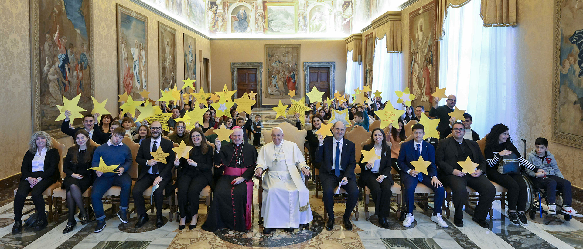 Le pape François a laissé aux jeunes de l’Action catholique reçue en audience au Palais apostolique du Vatican la version écrite de son discours | © Vatican Media