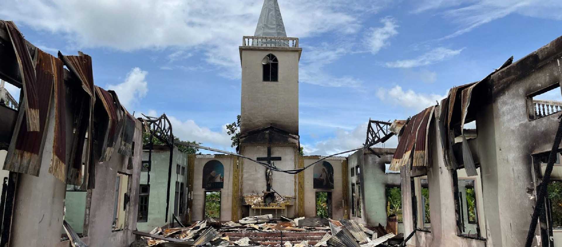 Une église détruite par l'armée birmane dans le village de Daw Ngay Ku, dans l'Est de l'État de Kayah, entre fin juin et début juillet 2022 | © Vatican Media