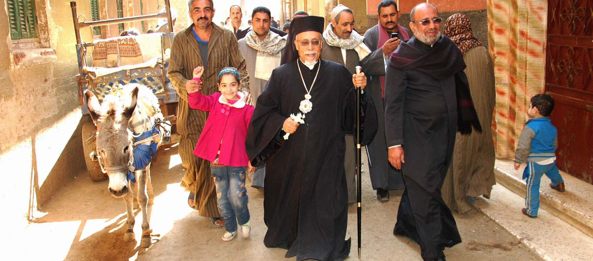 Mgr Kyrillos William Samaan, évêque copte catholique d'Assiout, visite une paroisse de Haute-Egypte | © Jacques Berset