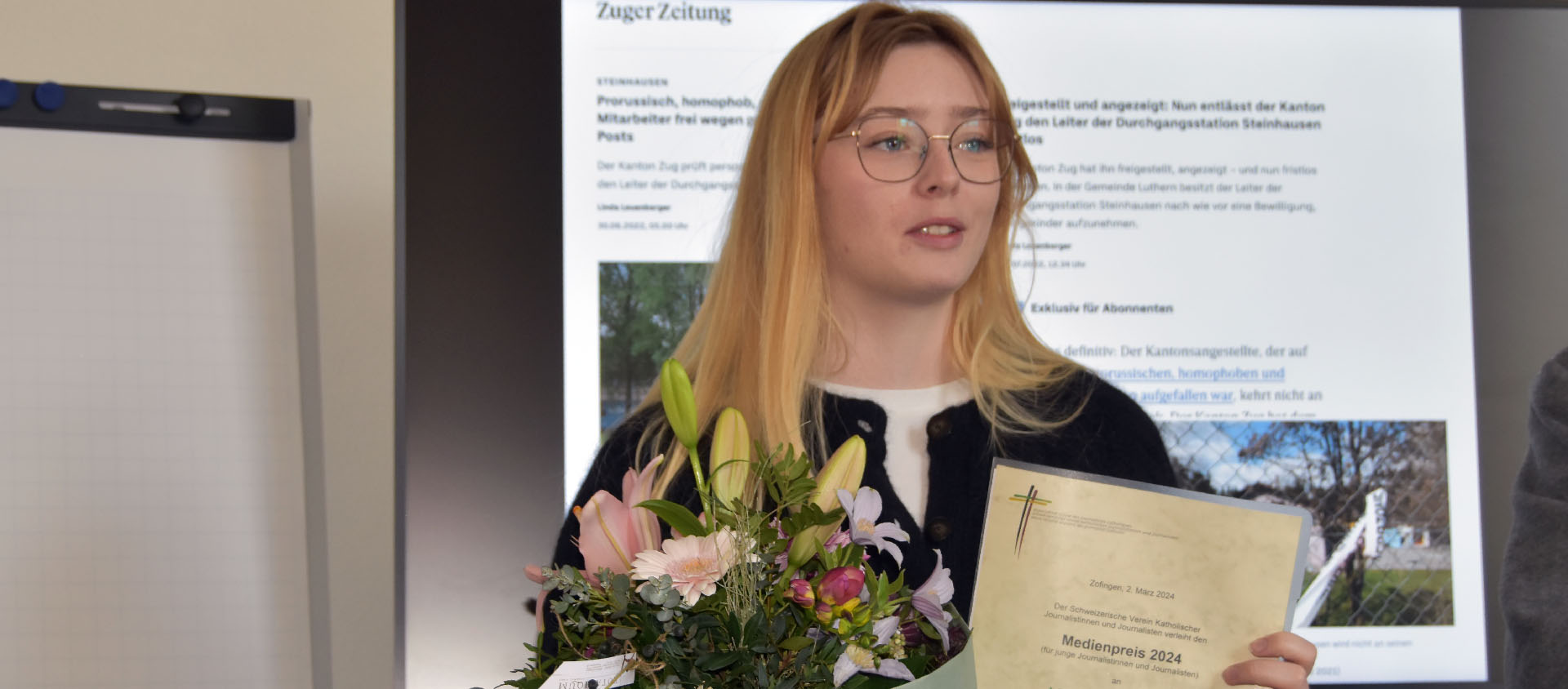 Linda Leuenberger de la "Zuger Zeitung" est la lauréate du Prix médias pour jeunes journalistes 2024 de l'ASJC |  © Jacques Berset 