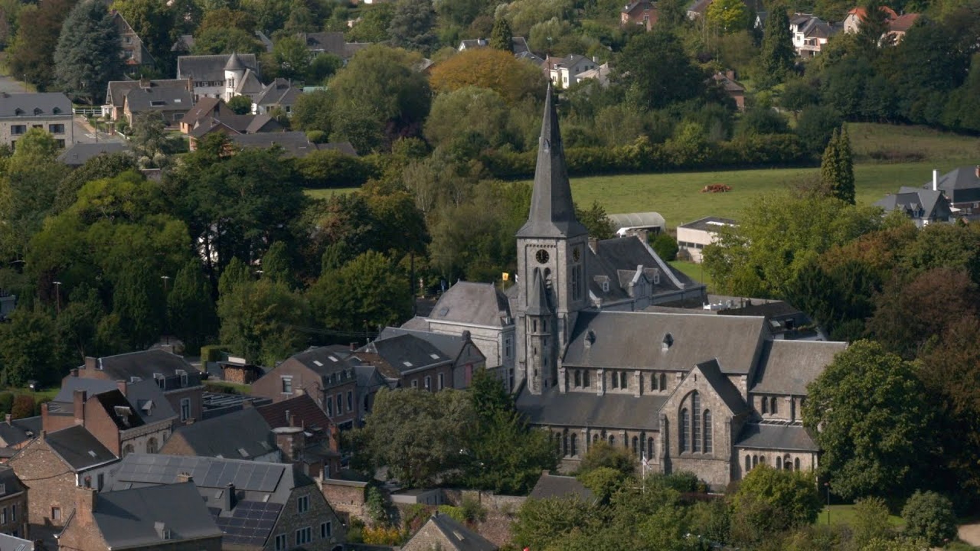 La messe solennelle de Pâques 2024 est diffusée de l’église Saint-Rémy de Profondeville, en Belgique | © RTBF