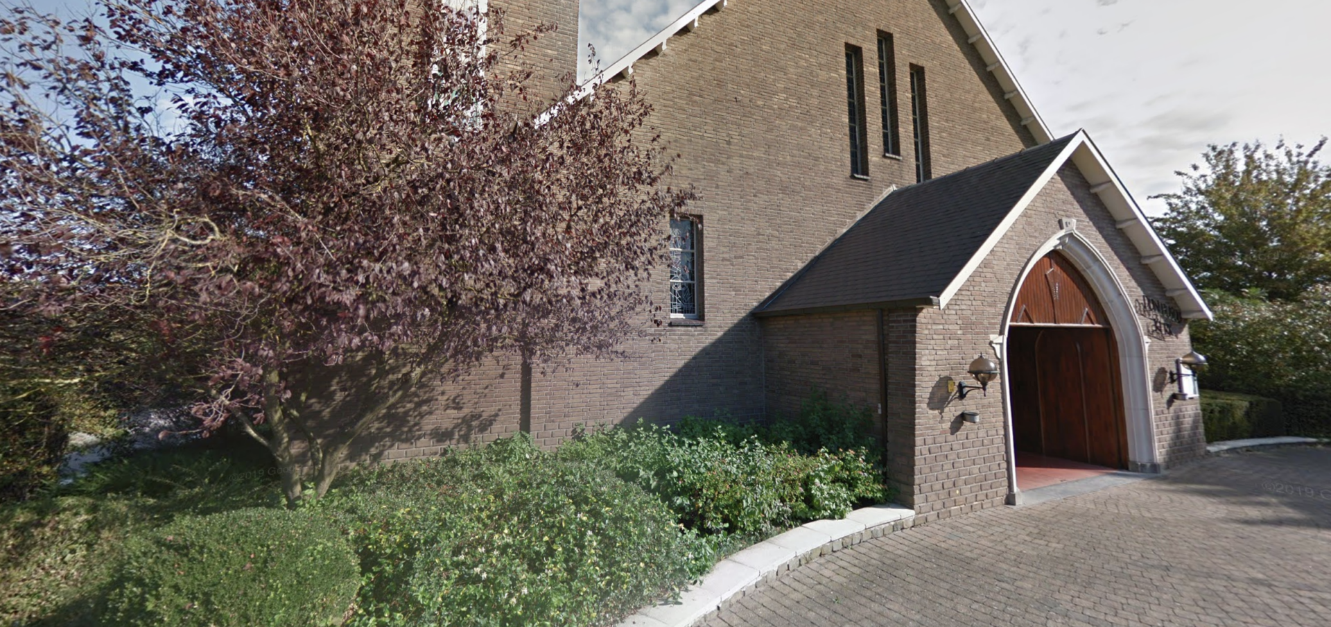 L'entrée de l'église Don-Bosco, à Hal (Belgique) | capture d'écran Google Maps