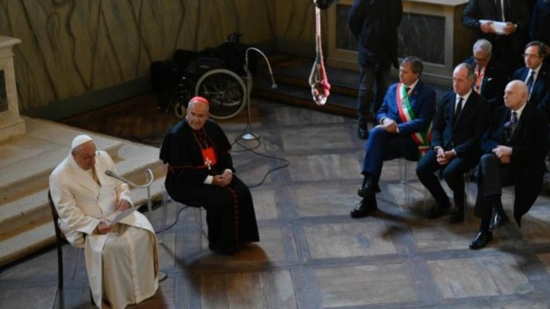 Le pape François rencontrant les artistes dans la chapelle Sainte Madeleine de la Giudecca  | ©  Vatican Media