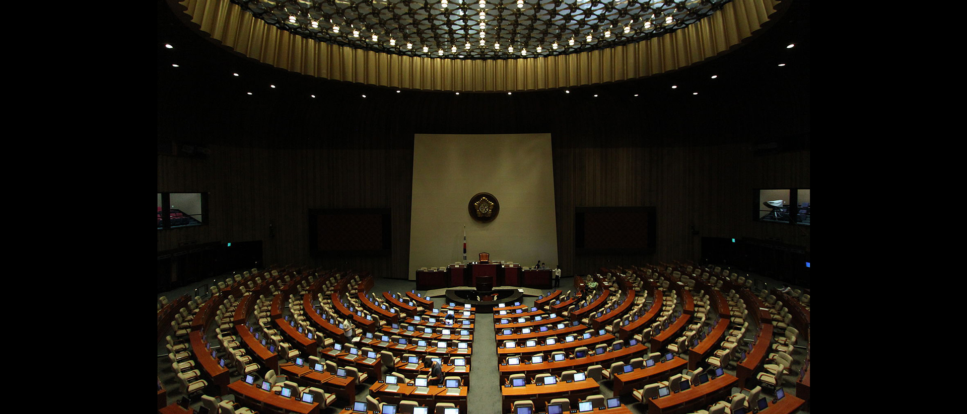 La salle principale de l'Assemblée nationale de la Corée du Sud, à Séoul | Wikimedia commons  – Dmthoth – CC BY-SA 3.0 Deed 