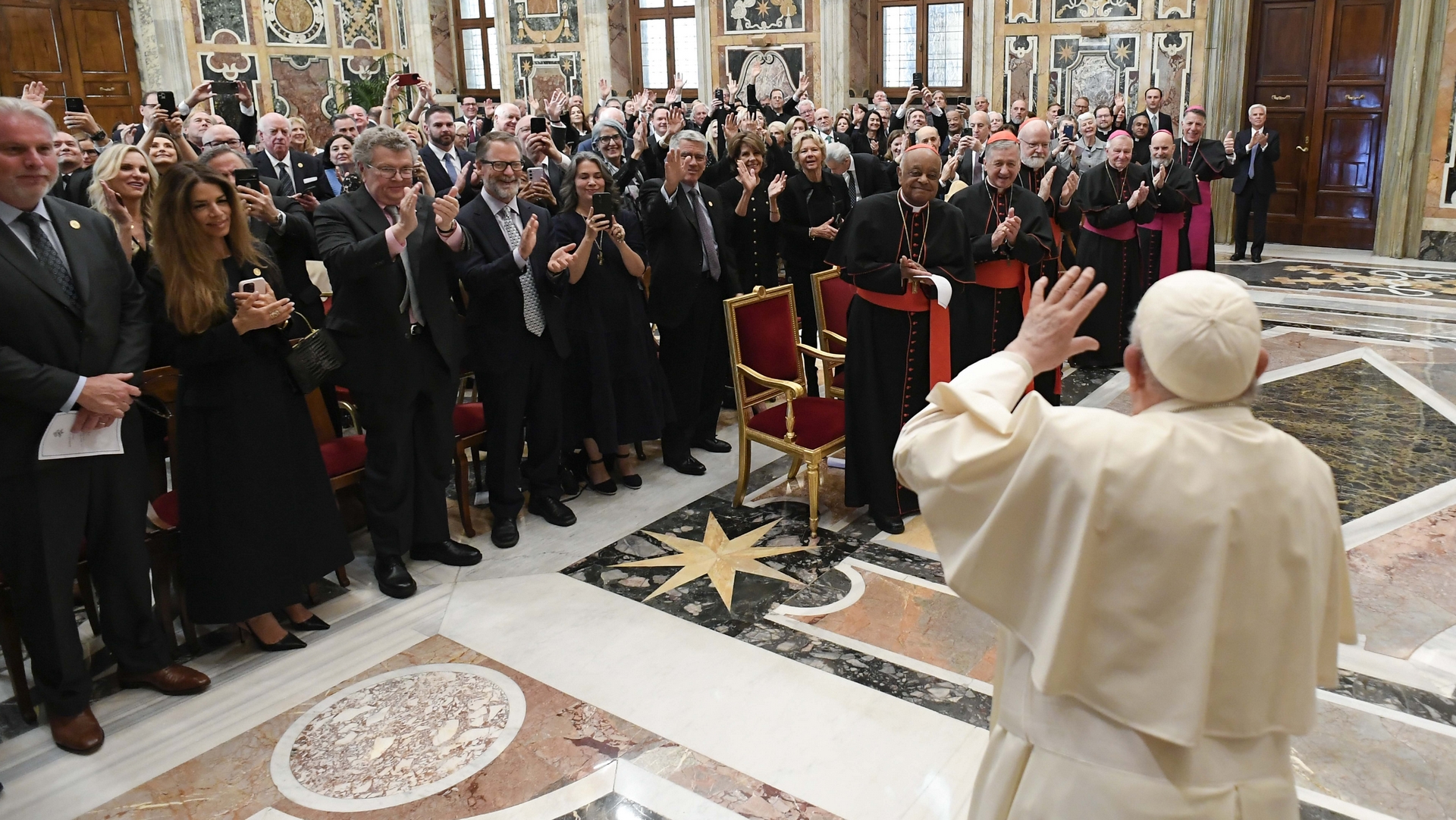 Le pape François salue les donateurs de la Papal Foundation | © Vatican Media