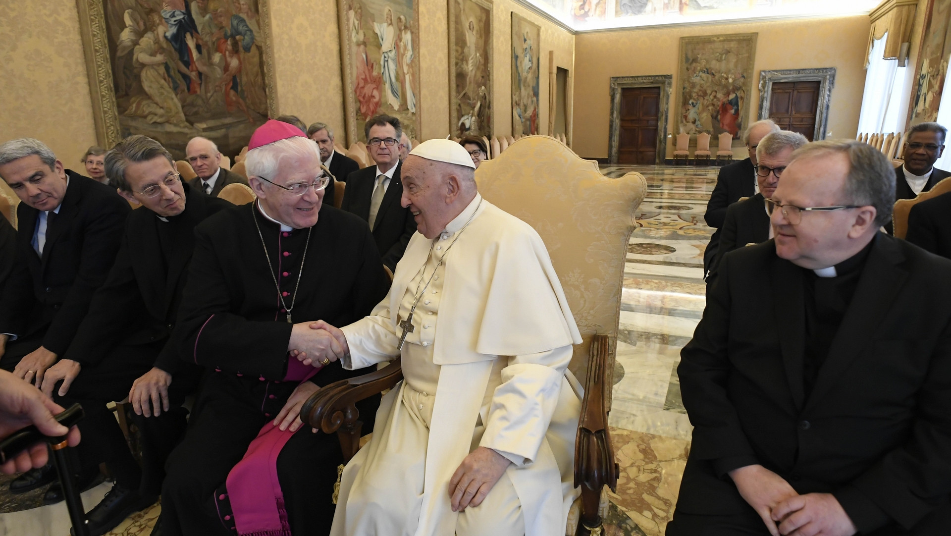 Le pape avec les membres du Conseil pontifical des sciences historiques | © Vatican Media 