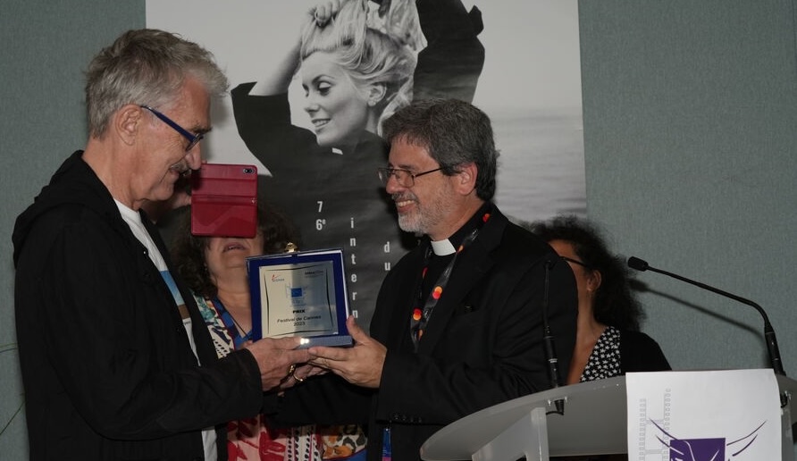 Remise à Wim Wenders du prix du Jury œcuménique 2023 de Cannes | © SIGNIS et INTERFILM