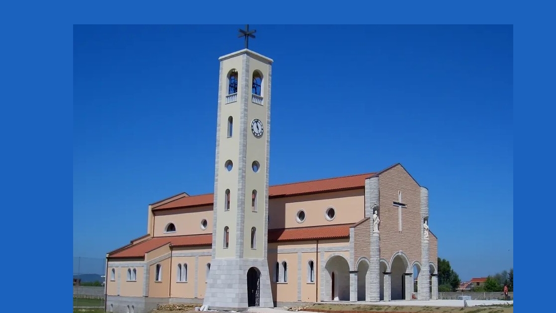 L'église des Sts Pierre et Paul de  Lushnjë, en Albanie | wikimedia commons CC-BY-SA-3.0 