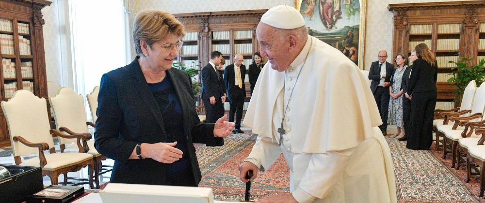 Le pape François a reçu, le 4 mai 2024, la présidente de la Confédération helvétique, Viola Amherd | © Vatican Media