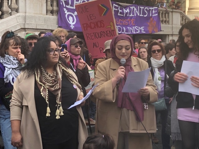  Inès El Shikh et Ela Ozturk, de l’Association « Foulards violets », le 8 mars dernier à Genève/ © Laurence Bolomey