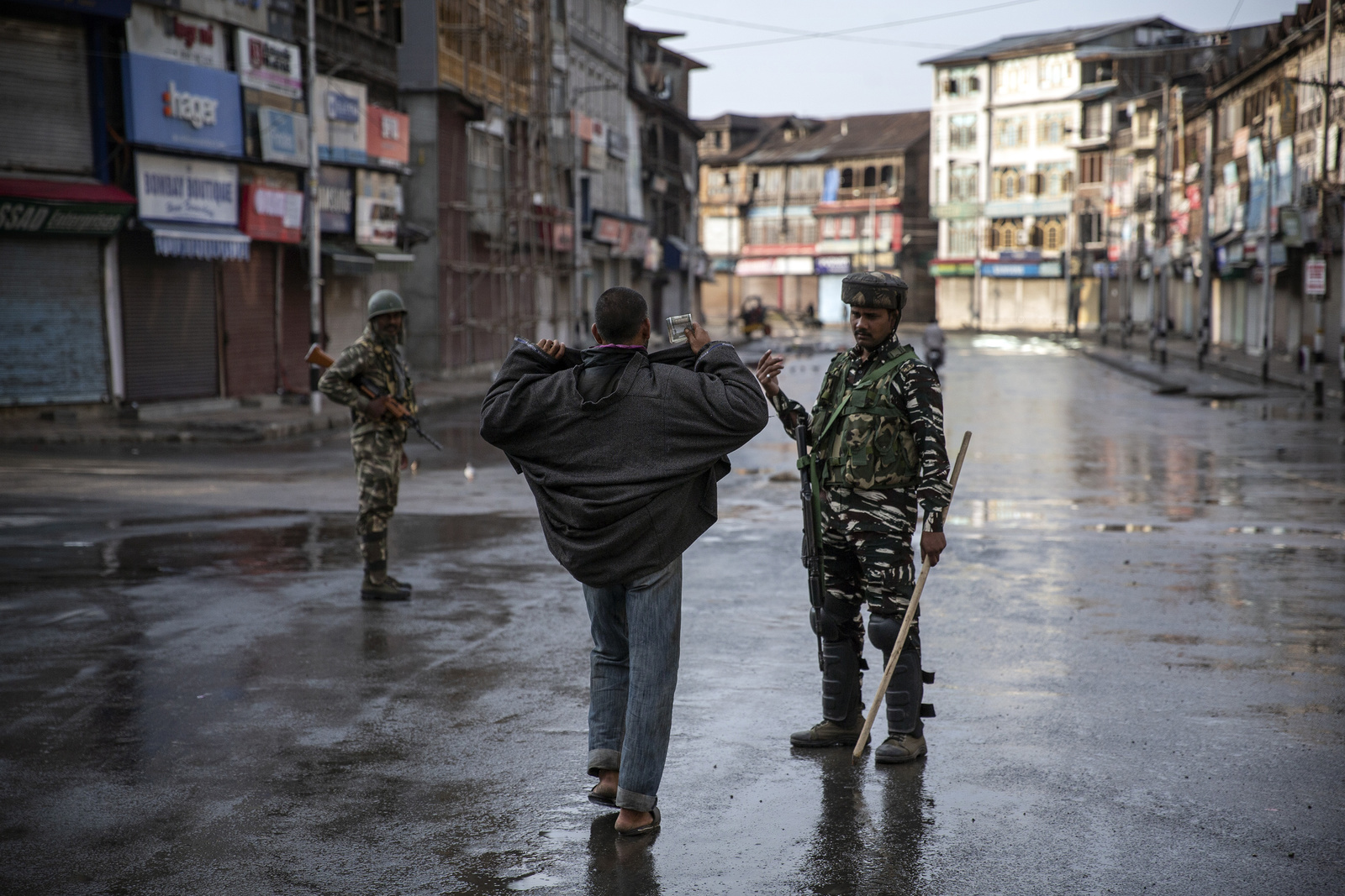 Les tensions ont repris au Cachemire depuis avril 2025. Photo: couvre feu dans la région sous contrôle indien, août 2019  | © Keystone/AP Photo/Dar Yasin