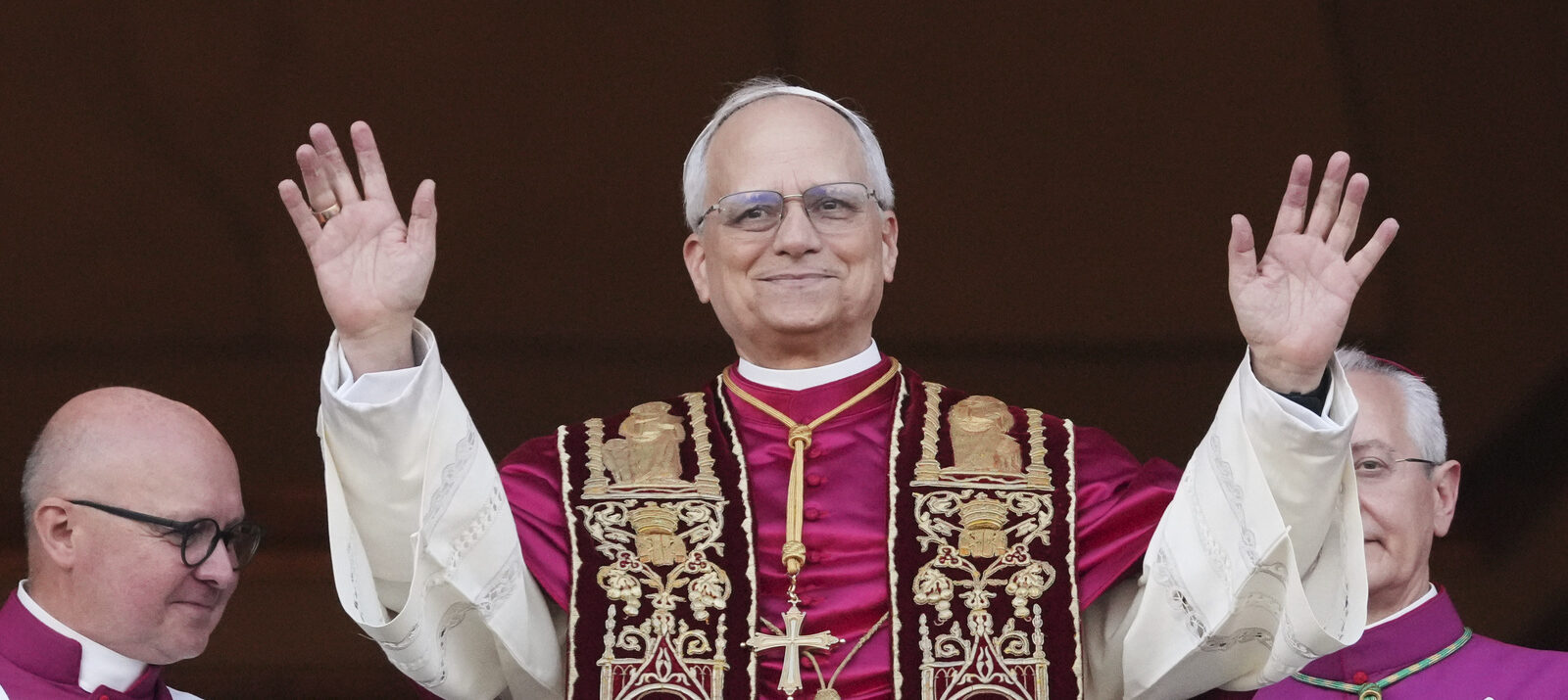Cardinal Robert Prevost appears on the central loggia of St. Peter's Basilica after being chosen the 267th pontiff of the Roman Catholic Church, choosing the name of Pope Leo XIV, at the Vatican, Thursday, May 8, 2025. | © Kesytone/AP Photo/Alessandra Tarantino