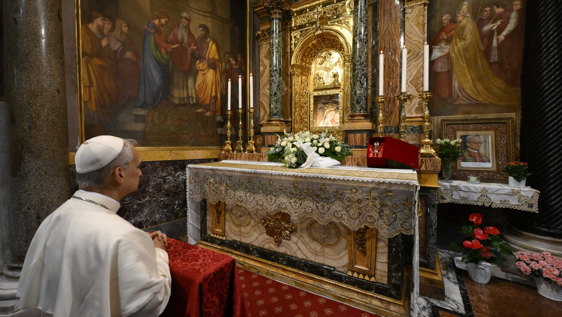 Léon XIV se recueille devant Notre Dame du Bon Conseil à Genazzano |  © Vatican Media