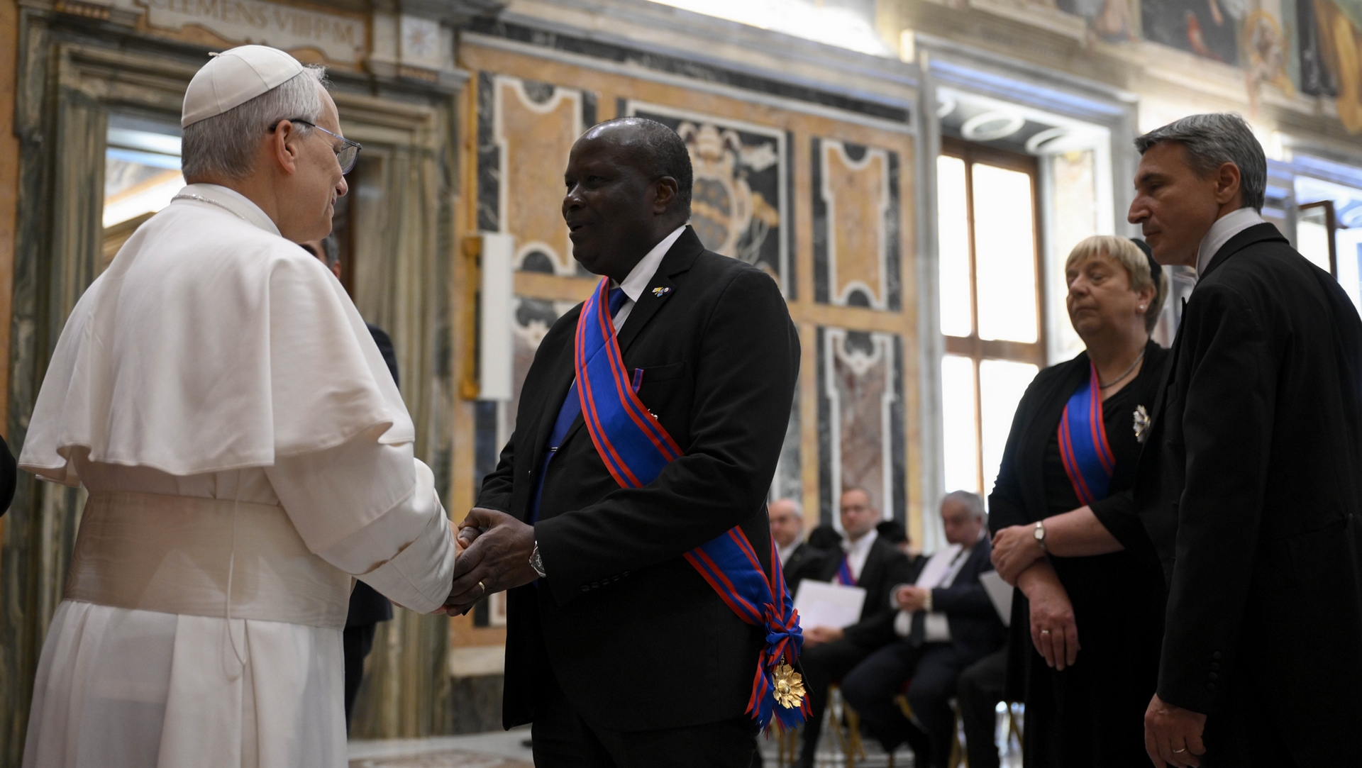 Le pape Léon XIV salue le corps diplomatique | © Vatican Media