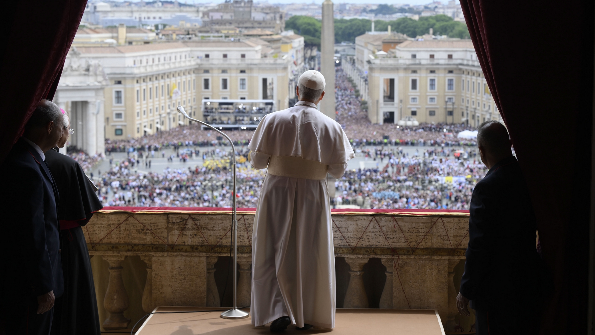 Le pape Léon XIV  prononce le 'Regina Caeli' de la Loggia de la basilique Saint-Pierre | © Vatican Media 