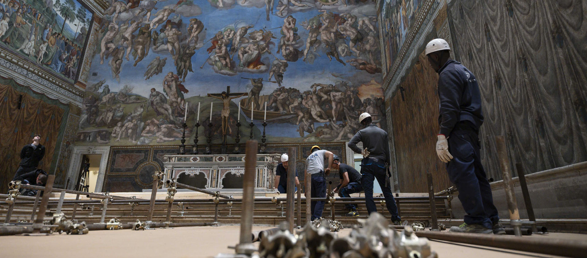 Un plancher flottant doit être posé à la chapelle Sixtine pour régulariser le niveau du sol | © Vatican Media