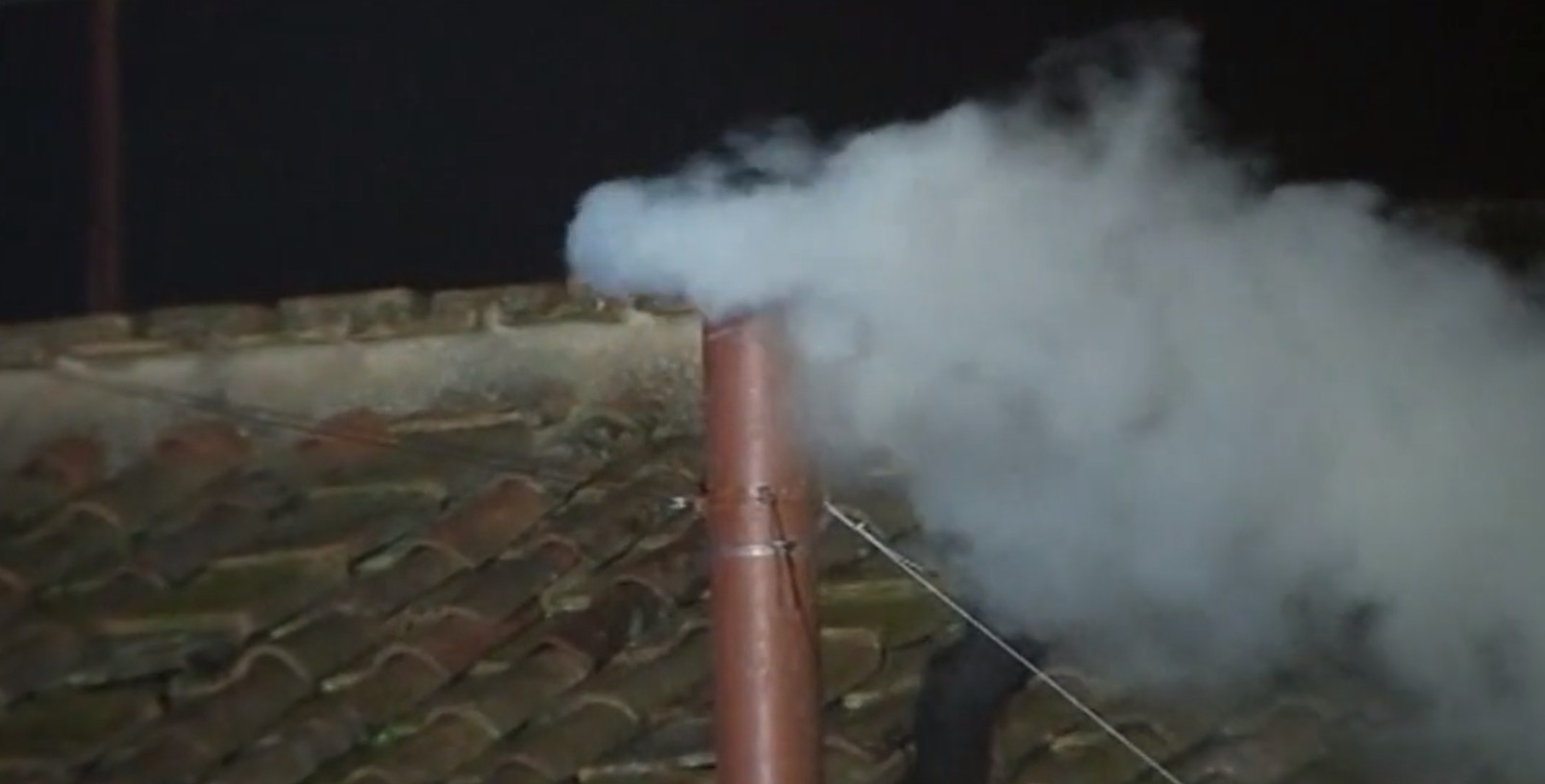 La fumée blanche indique que le pape a été élu | capture d'écran