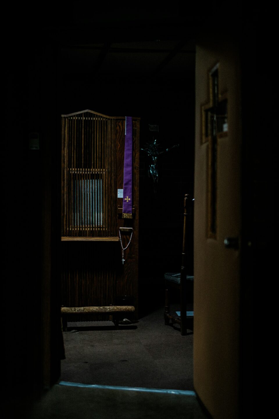 Le secret de confession n'est plus protégé dans l'État de Washington | © Unsplash/Grant Whitty