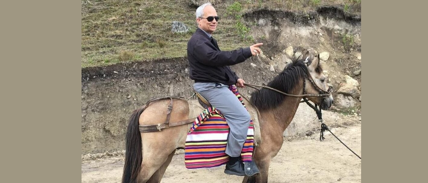 Lorsqu'il était évêque au Pérou, Robert Prevost se déplaçait parfois à cheval | DR 