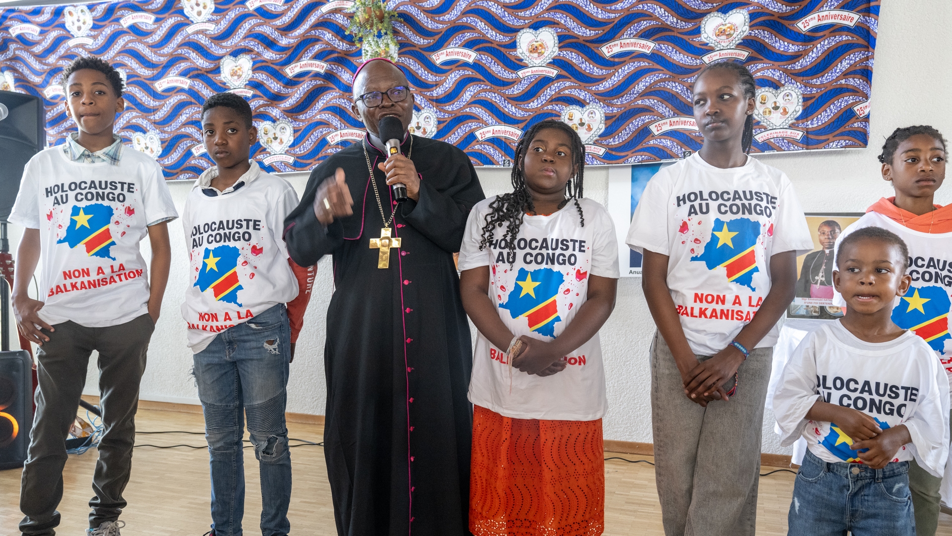 Mgr Sébastien Muyengo tient à fairee passer son message aux jeunes Congolais de Suisse | © Christoph Von Siebenthal