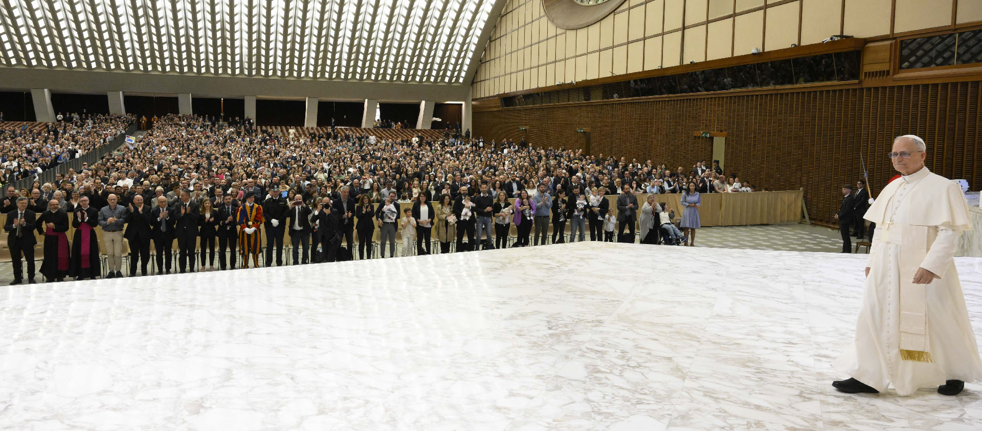 Le pape Léon XIV lors de sa première audience avec les employés du Vatican le 24 mai dernier | © Vatican Media