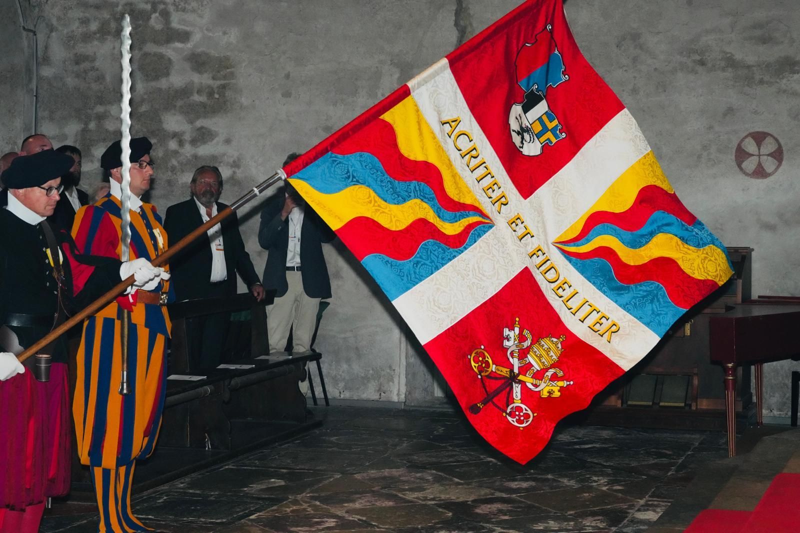 Assemblée des anciens gardes suisses, aux couleurs du Tessin | © catt.ch